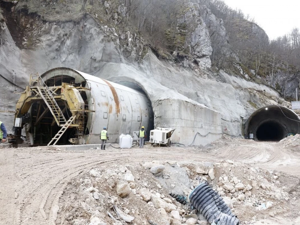 FUP: Uhićeno 15 osoba zbog nezakonitosti kod dionice autoputa Vranduk – Ponirak, šteta 19,5 milijuna eura